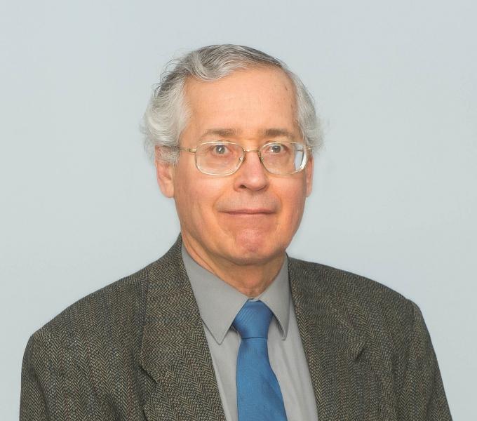 Headshot Professor Robert Devaty
